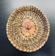 Load image into Gallery viewer, Pine needle Basket Medium