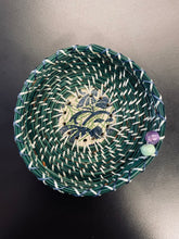 Load image into Gallery viewer, Pine needle Basket Medium