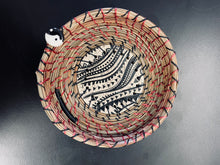 Load image into Gallery viewer, Pine needle basket LG